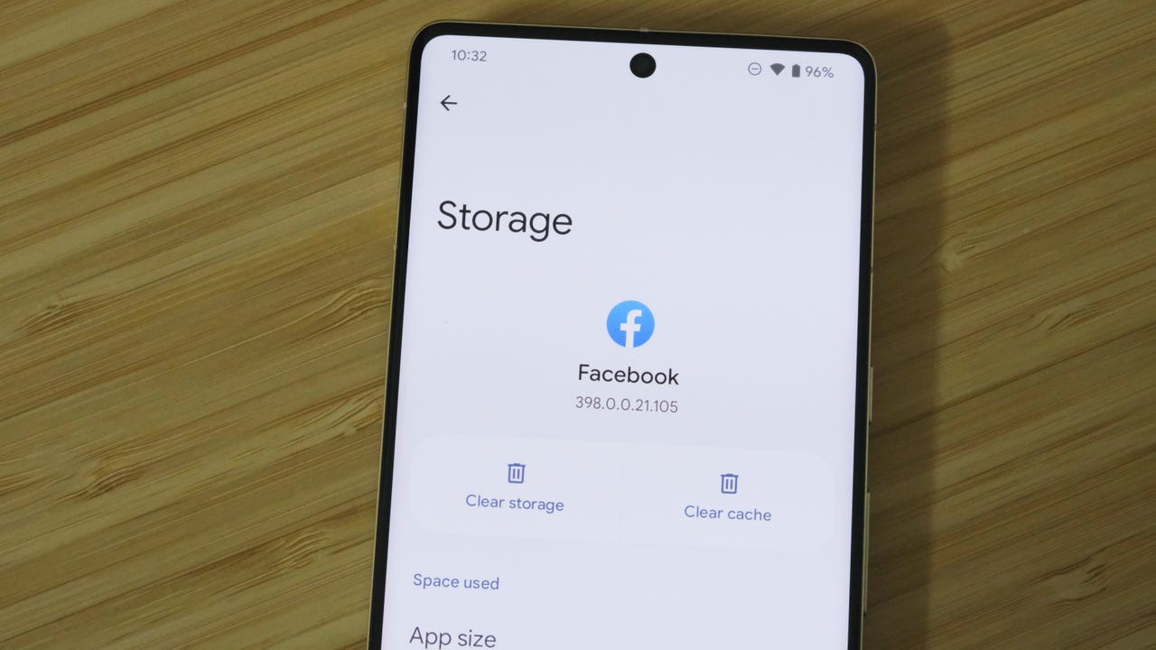 Storage settings giving options to clear storage or clear cache for Facebook