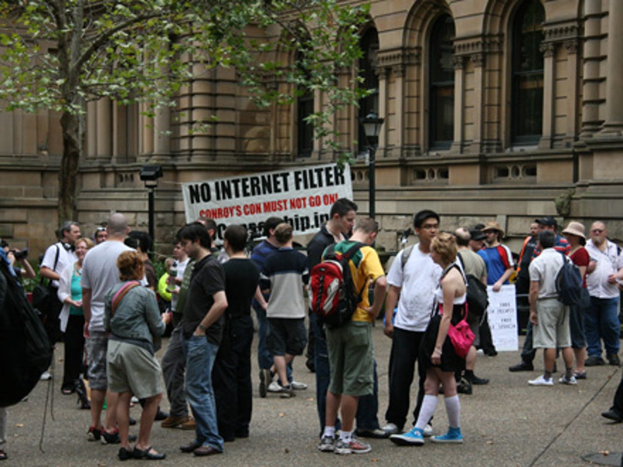 photos-sydneysiders-protest-internet-filtering1.jpg