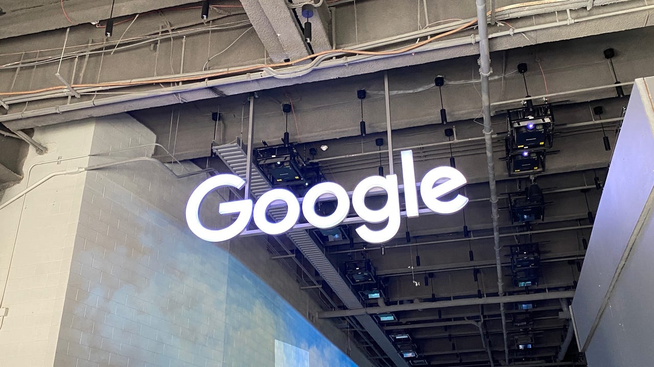 Logotipo de Google en la ubicación del muelle 57 de la ciudad de Nueva York