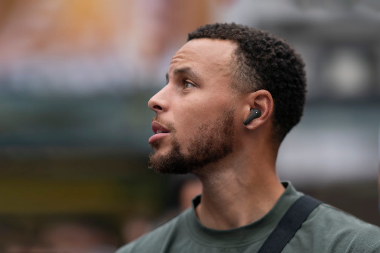 stephen-curry-palmbuds.jpg