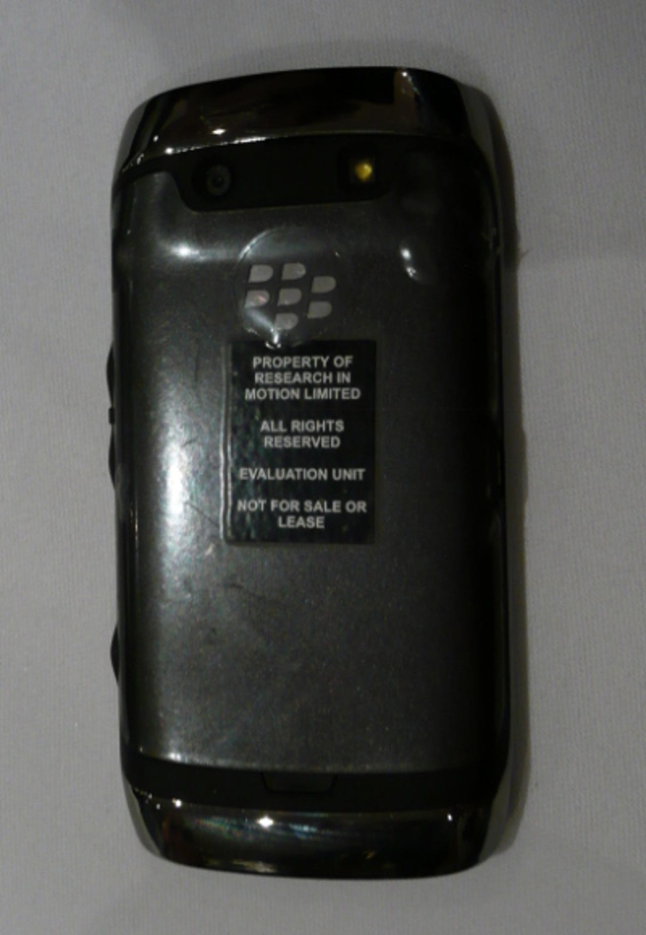 40154500-9-blackberry-torch-9850-back-view-400x579.jpg