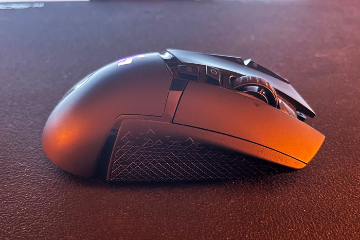 Logitech G502 Lightspeed Review: The Top Gaming Mouse Goes Wireless