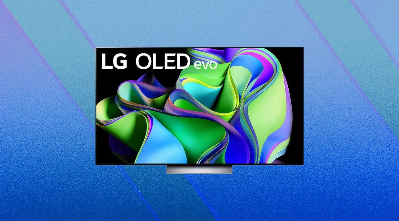Un televisor OLED LG C3 sobre un fondo azul