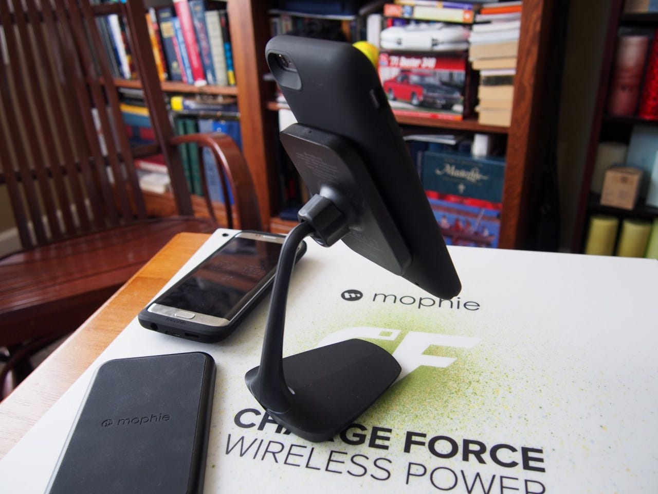 mophie-charge-force-wireless-6.jpg