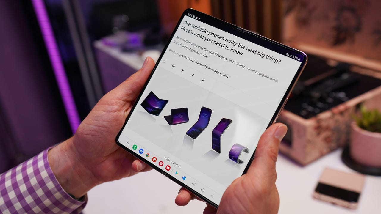 Galaxy Z Fold 3: What's different? - Video - CNET