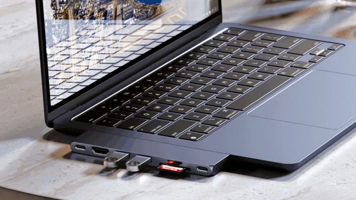Give your M2 MacBook Air a slim, lightweight, next-gen hub