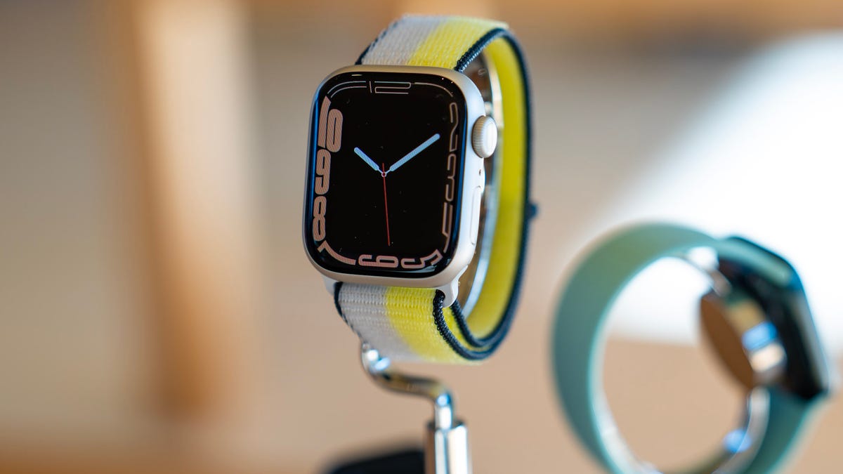 The wearables market is struggling as consumers tighten their belts