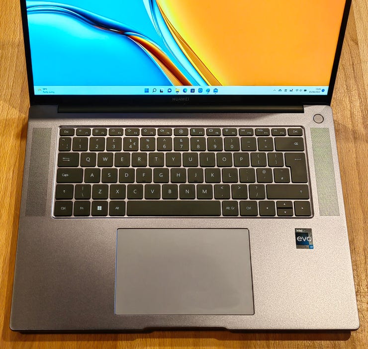 Powerful & Versatile Huawei MateBook D 16 Laptop: Review & Specs — Eightify