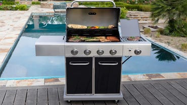 Kenmore 4-burner gas grill with searing side burner