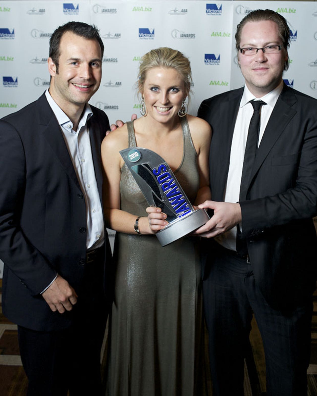 iawards-winners-are-grinners-photos15.jpg
