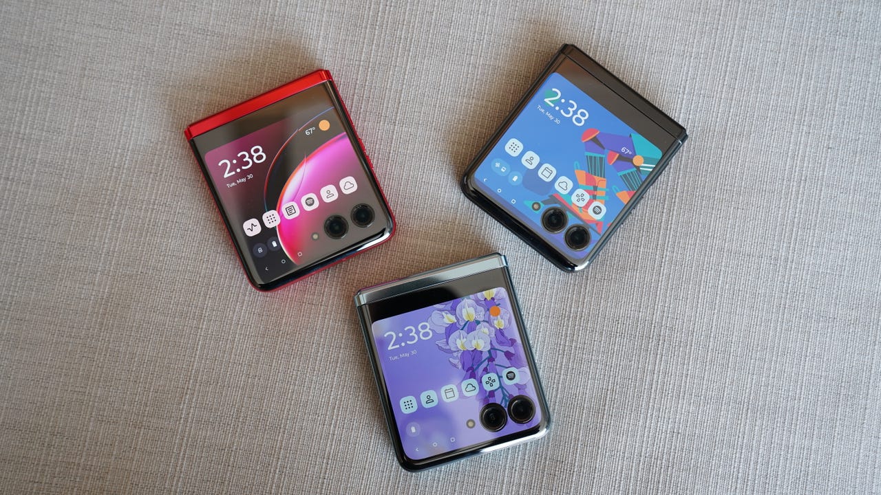 Samsung Galaxy Z Flip 5 vs. Motorola Razr Plus: Comparing the best flip  phones