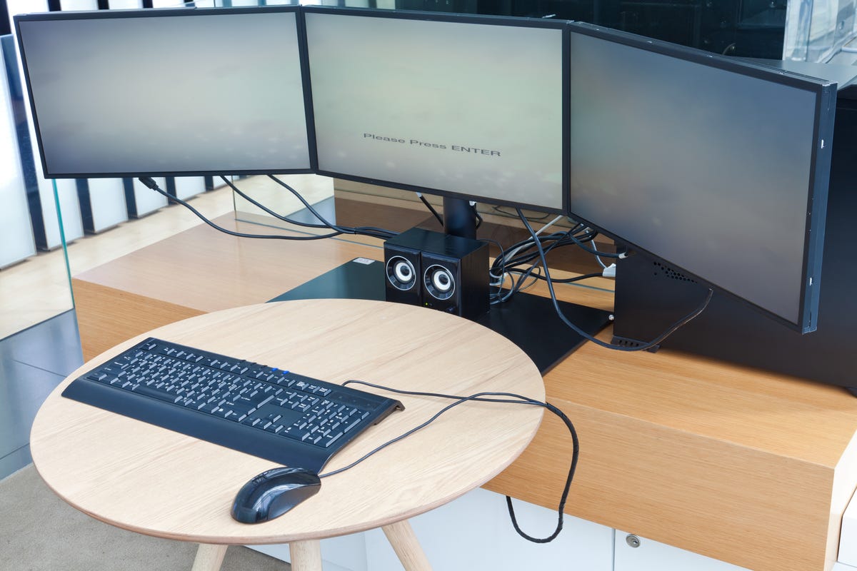 triple-monitor-desk.jpg