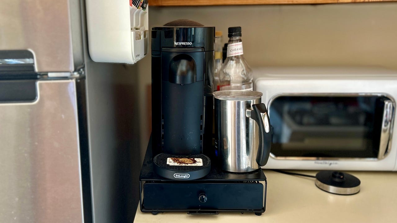 VertuoPlus Coffee and Espresso Machine by De'Longhi