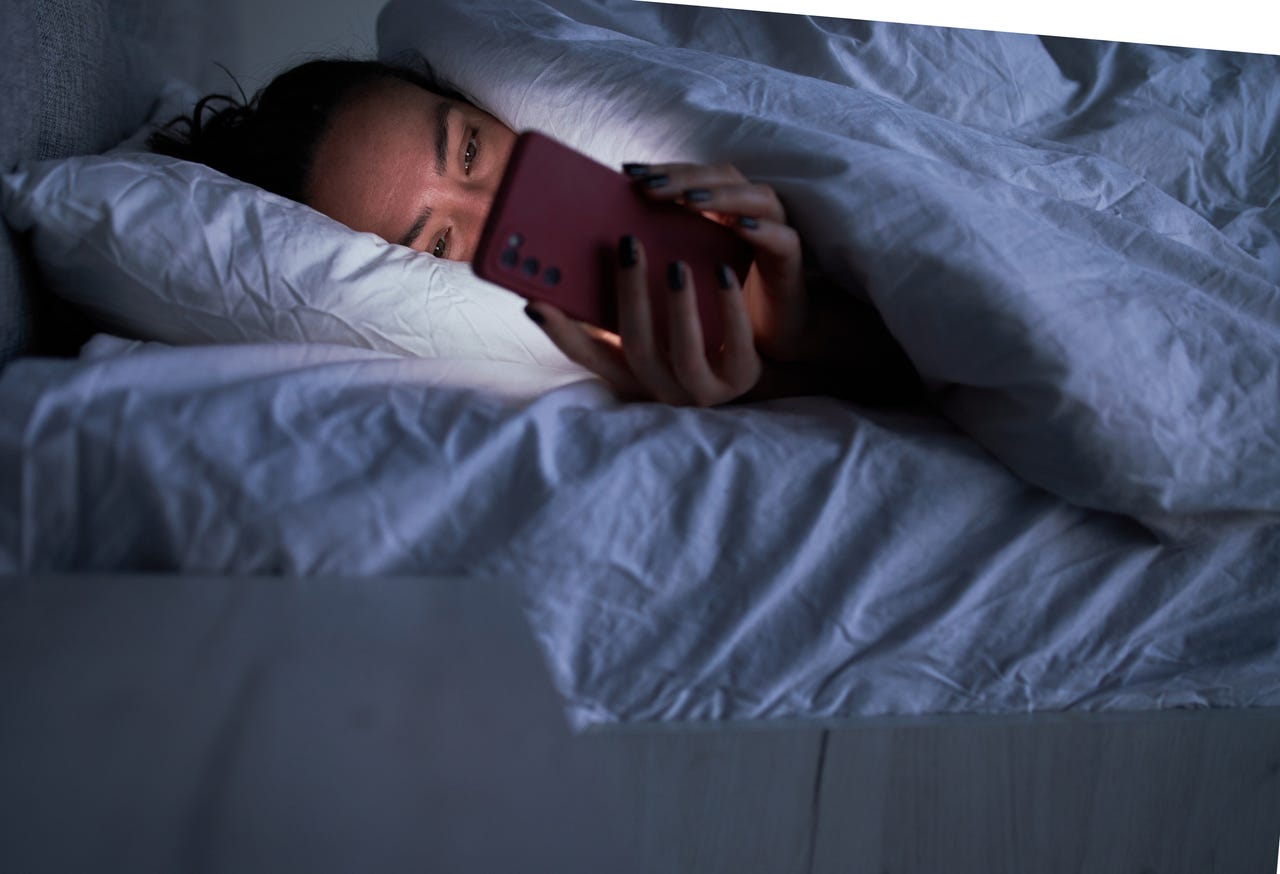 using smartphone in bed
