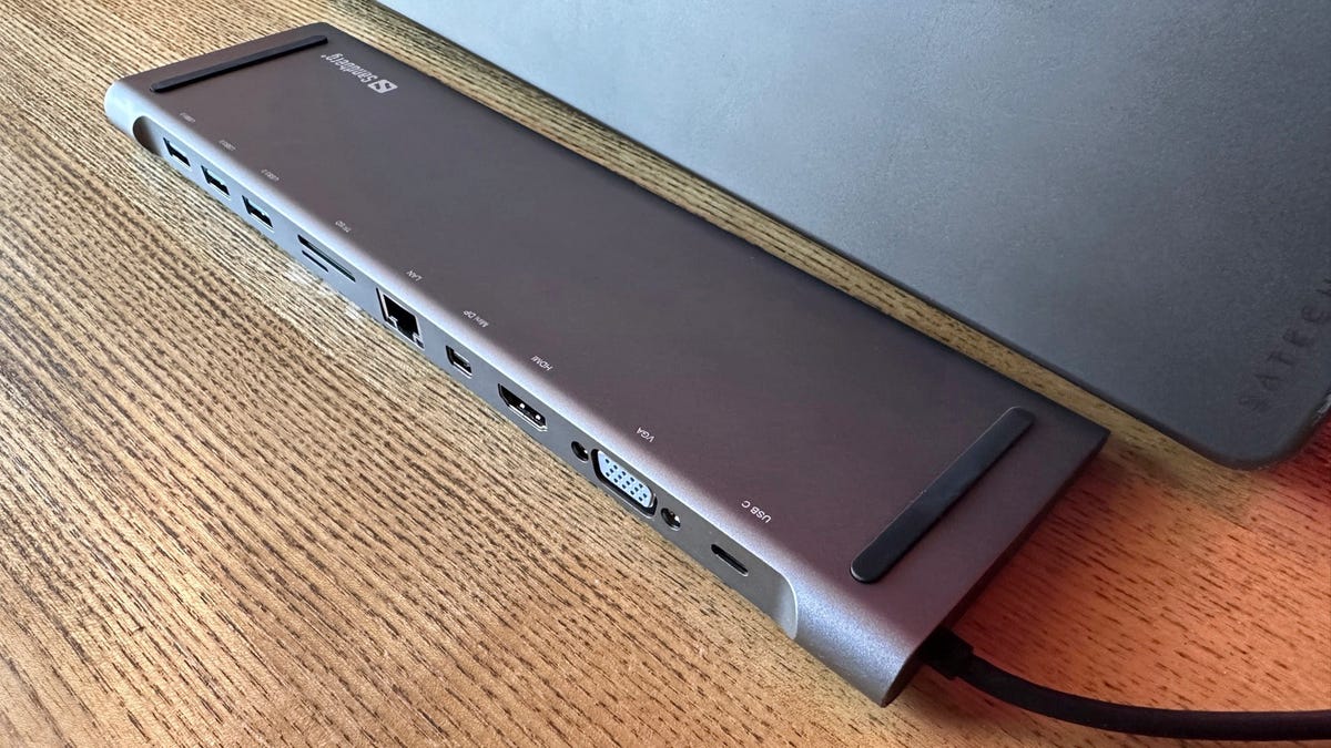 This discreet dock transforms my laptop into a fully featured desktop PC