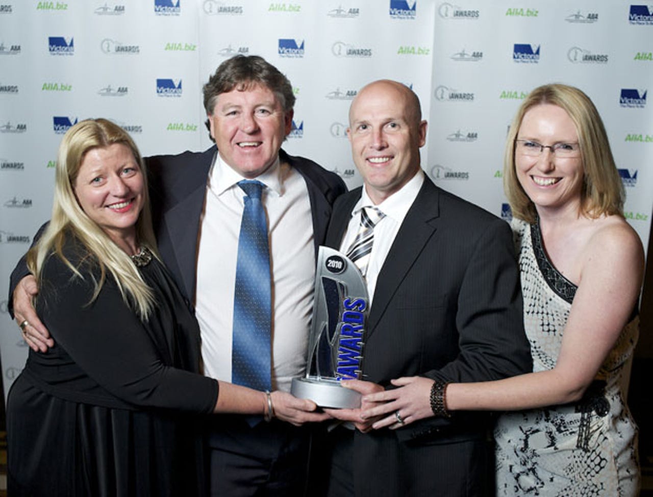 iawards-winners-are-grinners-photos14.jpg