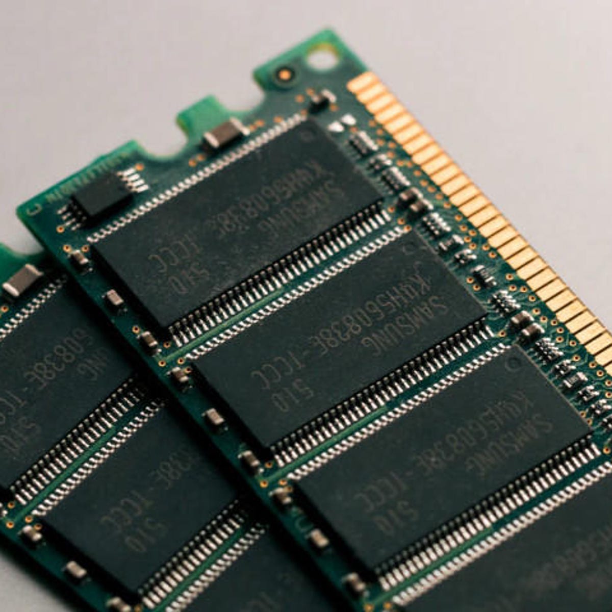 underkjole Fritid Mindst Modern RAM used for computers, smartphones still vulnerable to Rowhammer  attacks | ZDNET