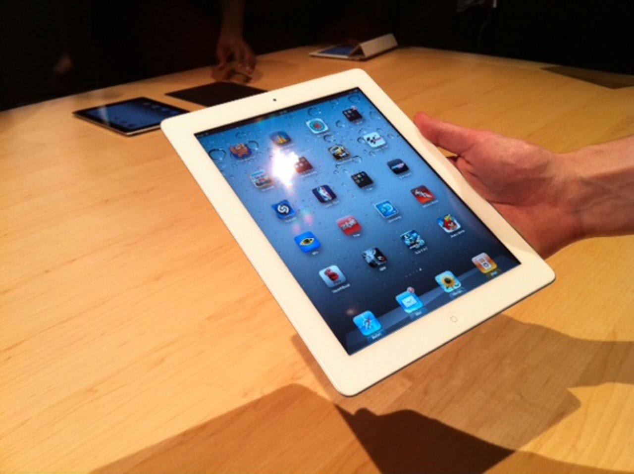 40154158-1-apple-ipad-2-front-view-second.jpg