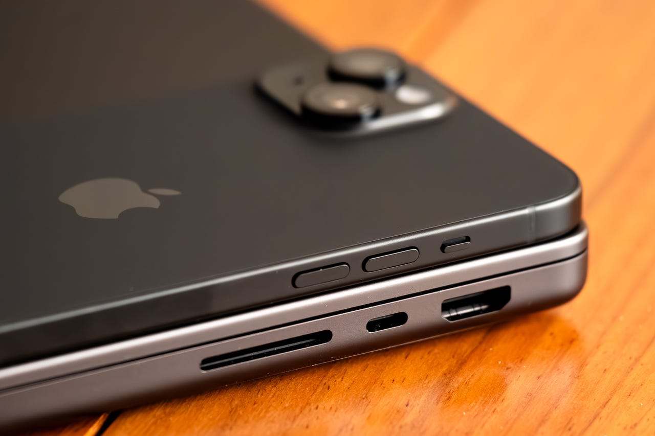 14-inch MacBook Pro - Space Black - Apple