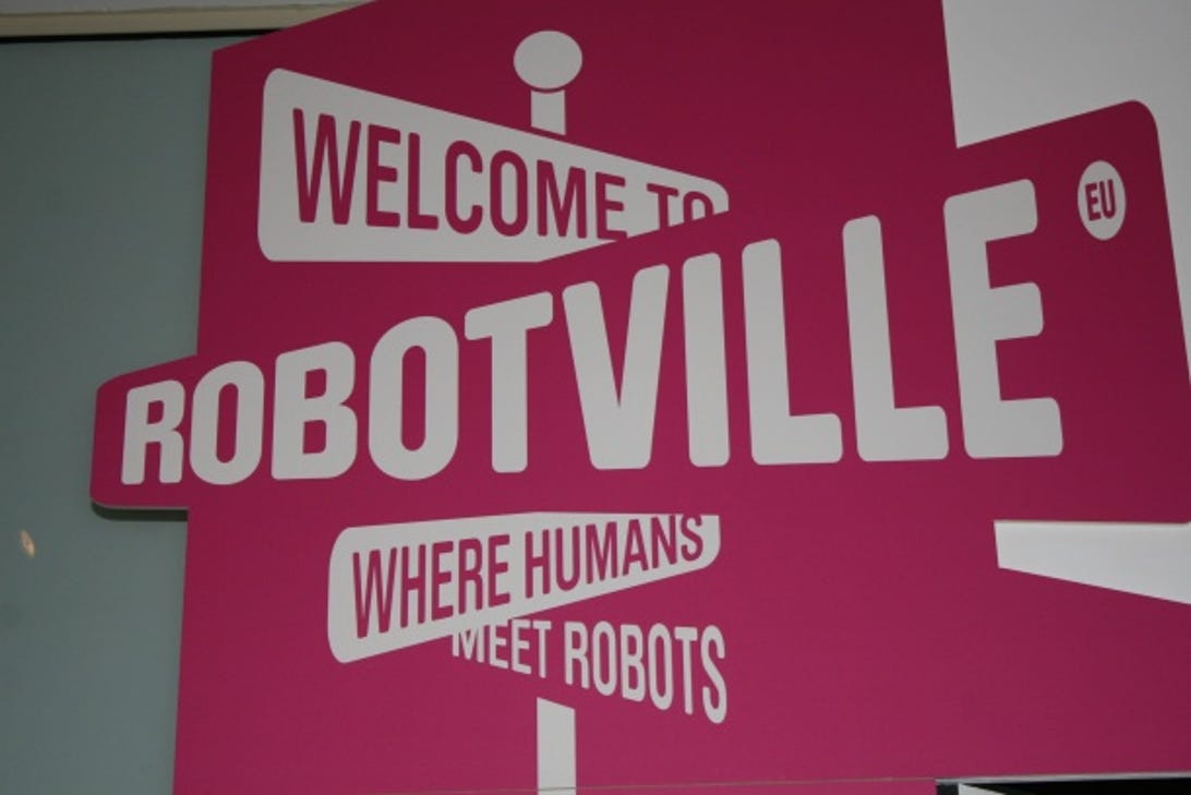 robotville-sign-woods.jpg