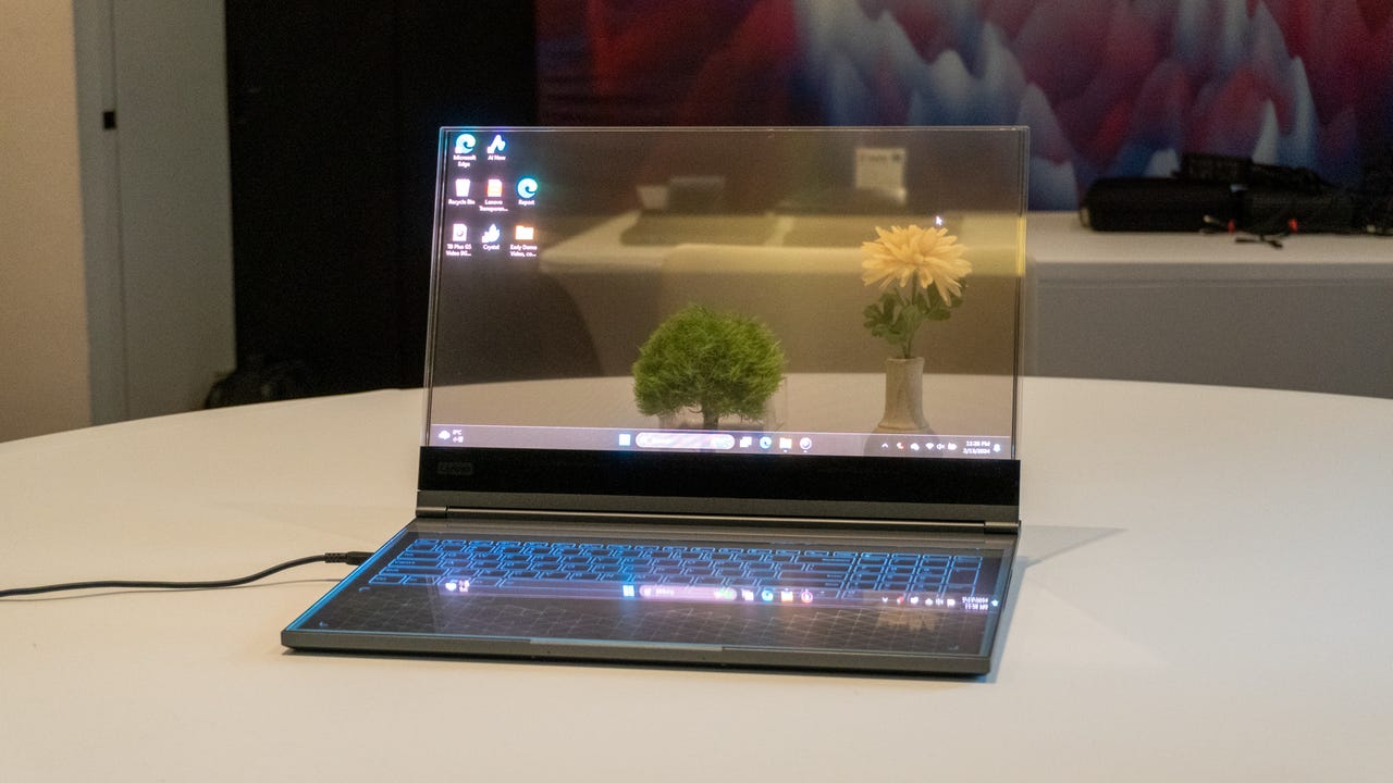 El concepto de computadora portátil transparente de Lenovo del MWC 2024