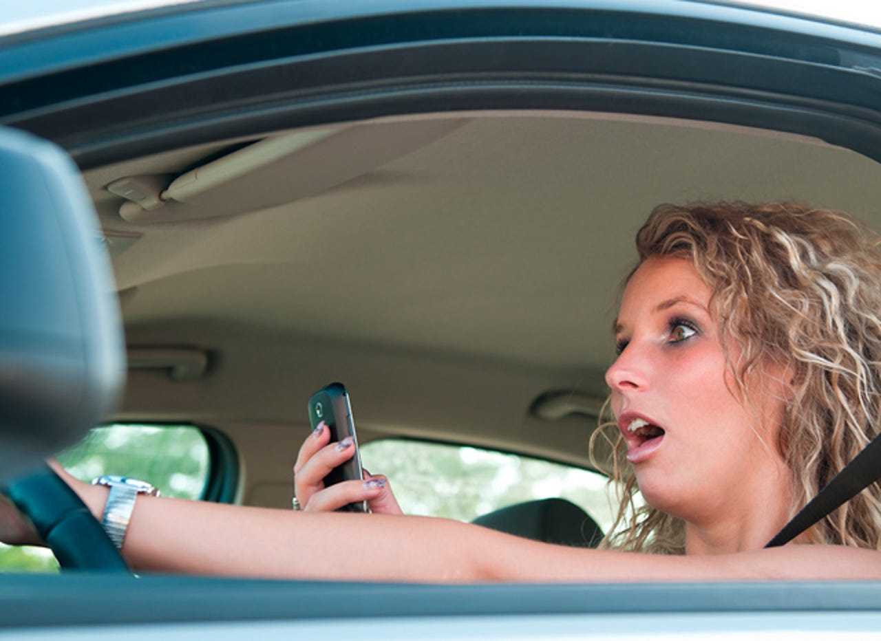 texting-driving-crash-thumb.jpg