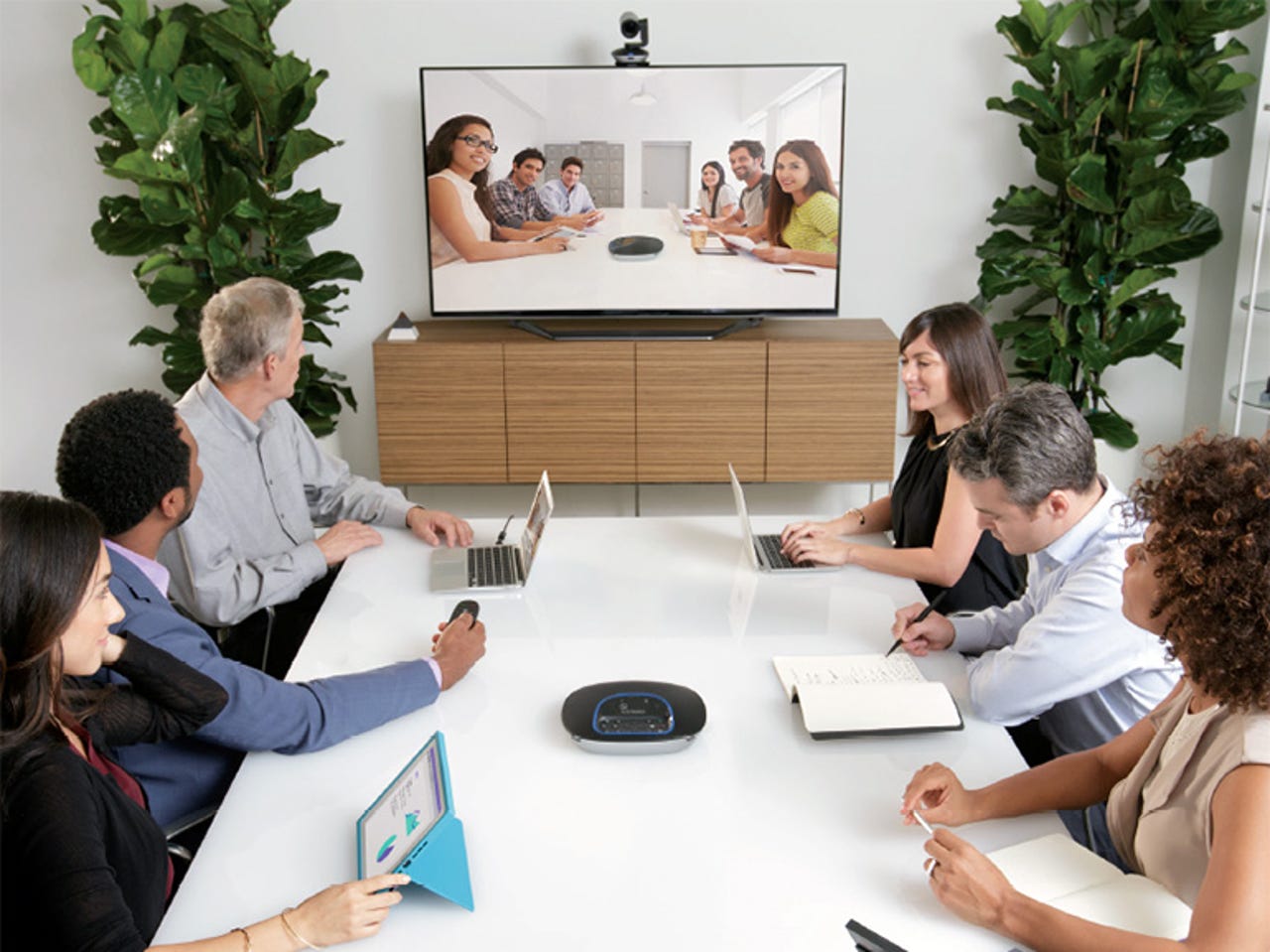 Asser kobling privilegeret Logitech's GROUP caters for bigger meeting rooms | ZDNET