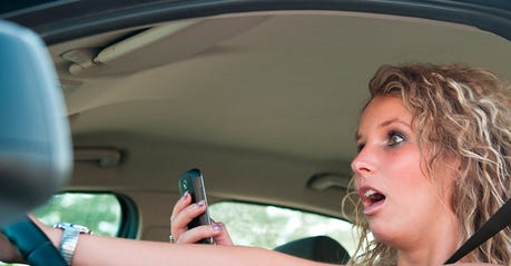 texting-driving-crash-thumb.jpg