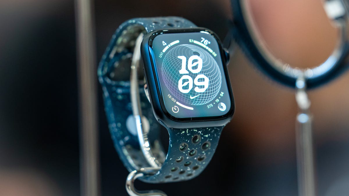 Buy an Apple Watch Series 9 for an all-time low price of $329, even just hours before the end of Black Friday