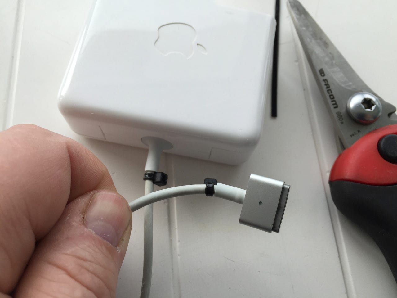 Here's how to prevent laptop power cords from fraying