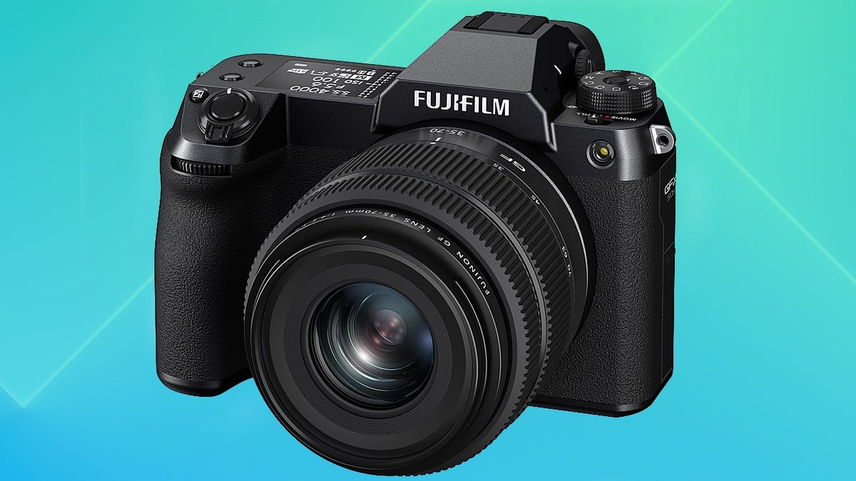 Save $800 on this Fujifilm mirrorless camera, lens bundle at Best Buy