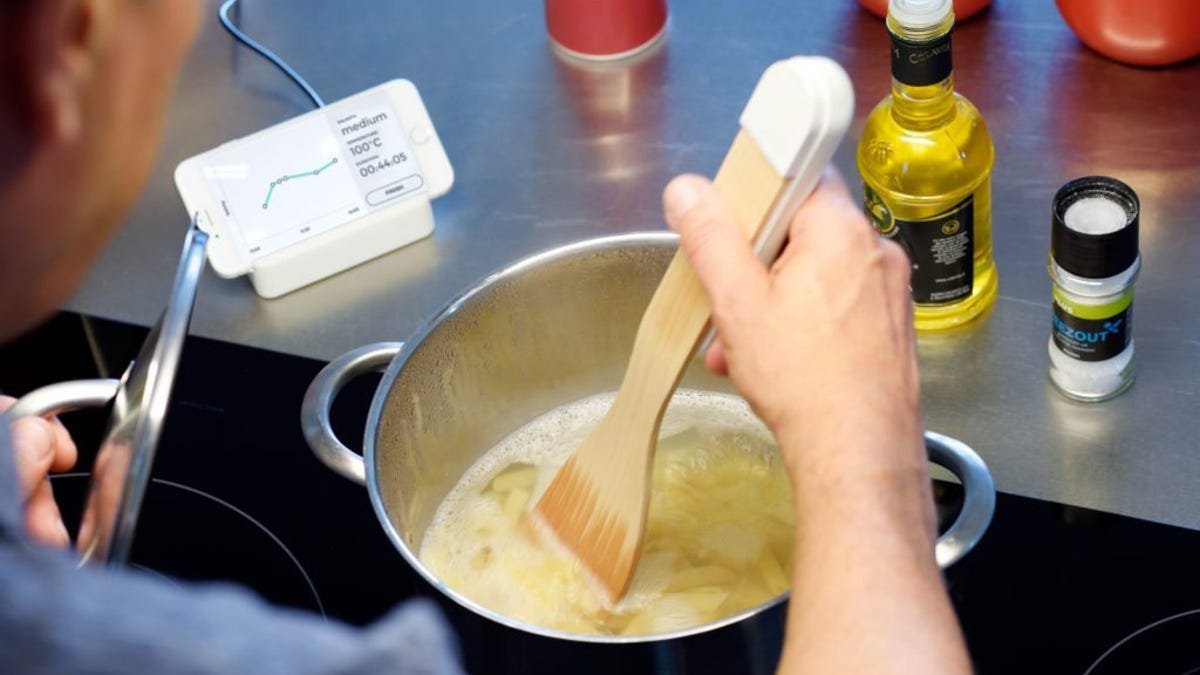 Eating too much salt? This smart spatula tells your phone when to cut back