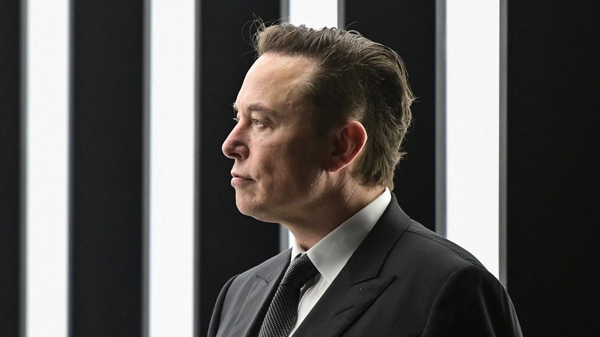 Elon Musk says he’s backing out of his plan to buy Twitter