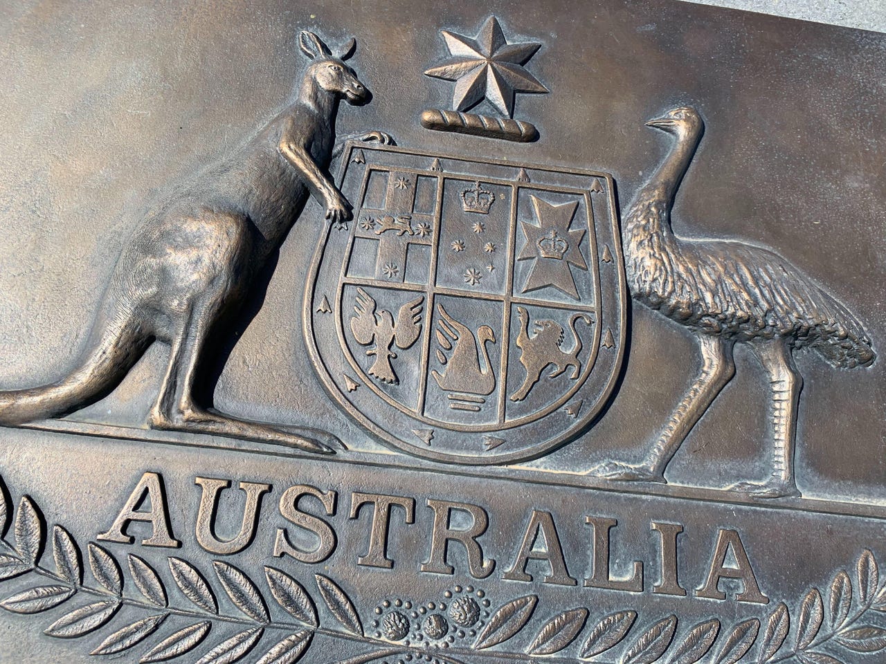 australia-australian-canberra-coat-of-arms-angled-right.jpg