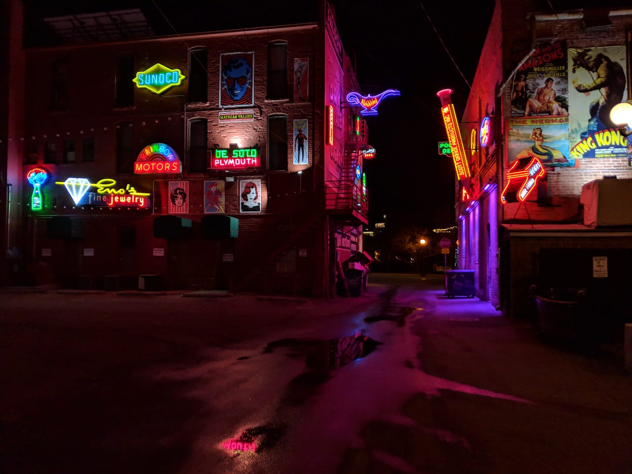 pixel-3-xl-neon-alley-wo-night-sight.jpg