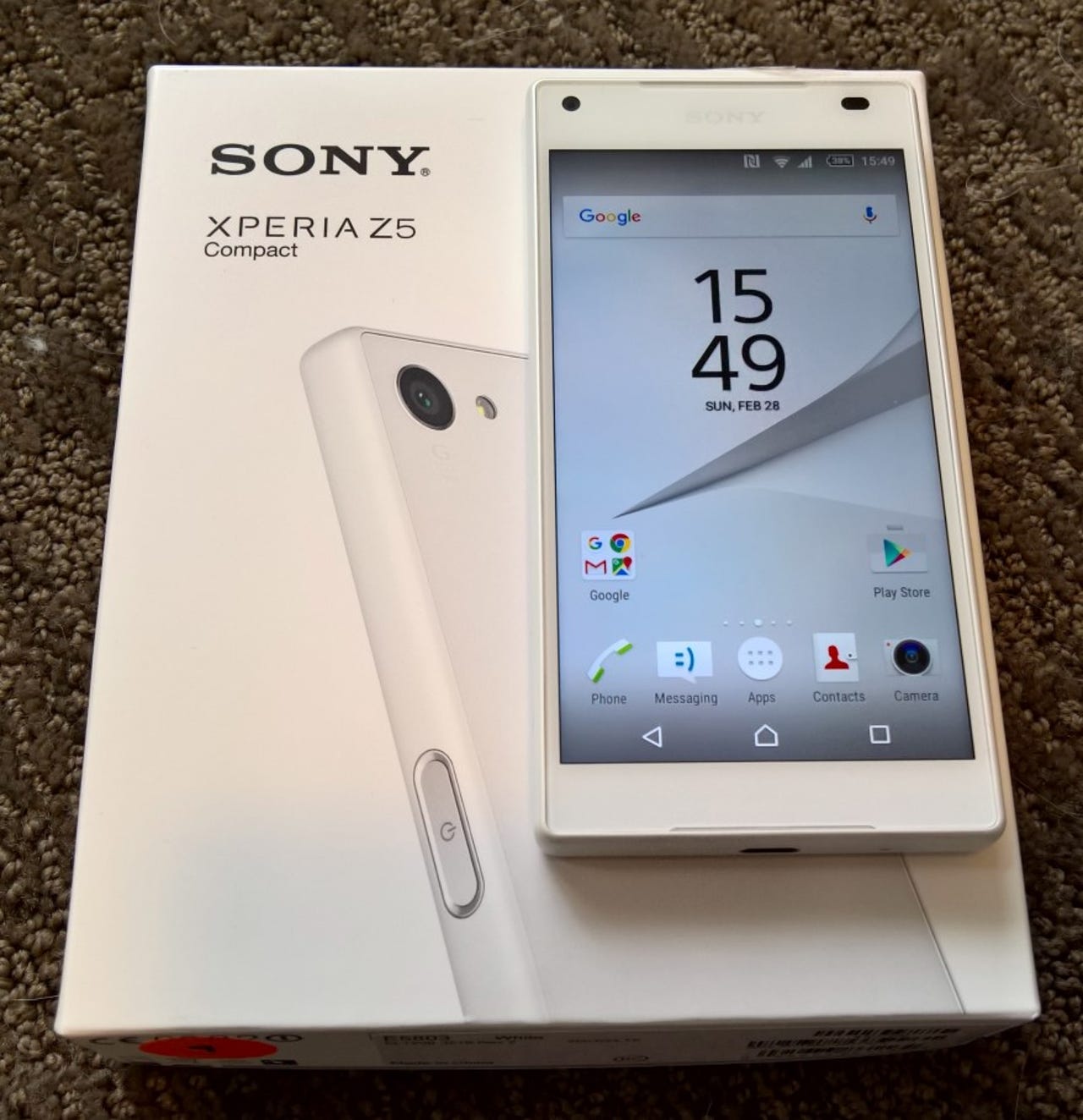 Sony z5 compact купить. Sony z5 Compact. Sony Xperia z5 белый. Смартфон Sony Xperia z5 Compact. Sony z5 Compact White.