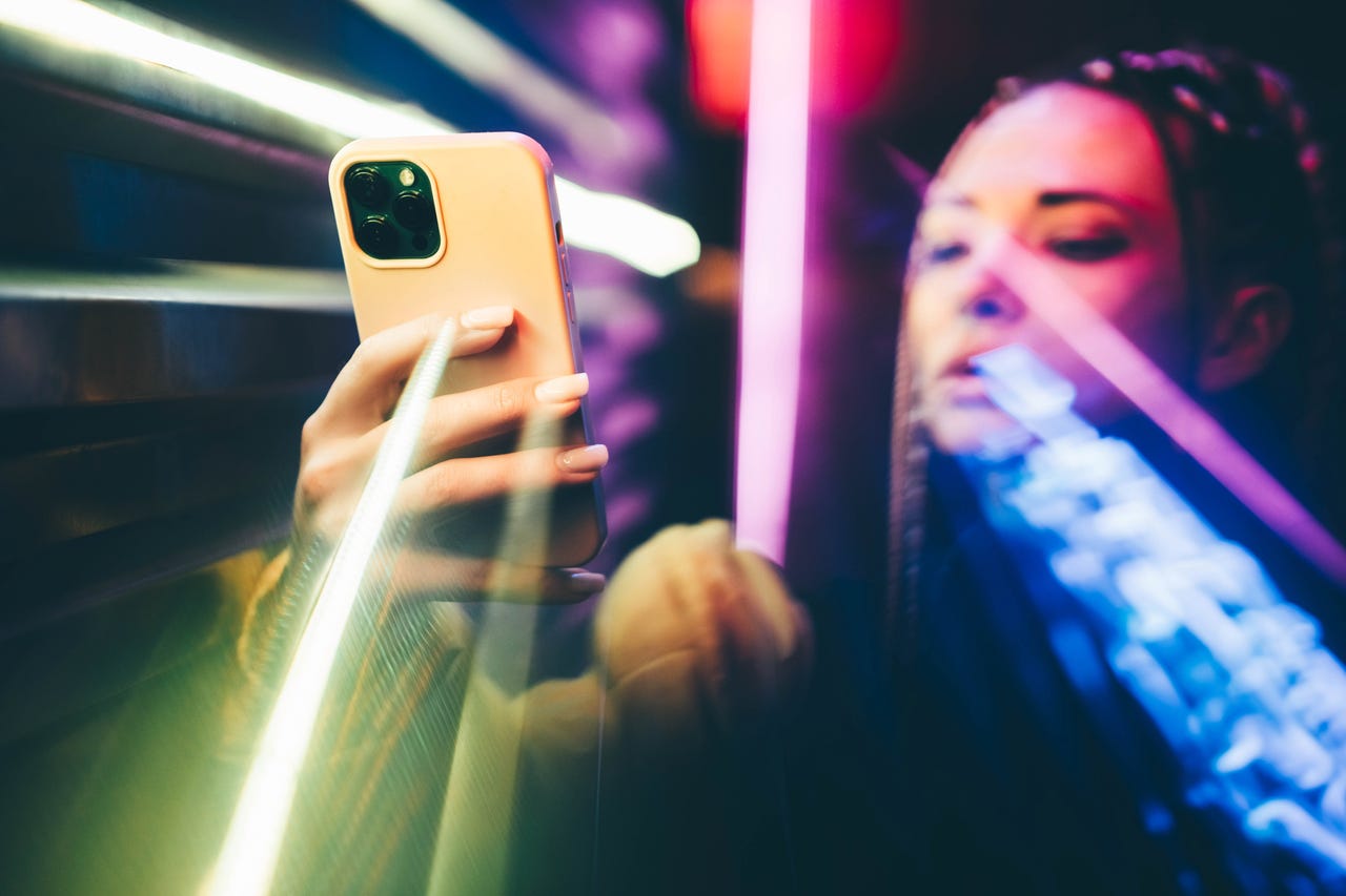 phone-lights-gettyimages-1450358429