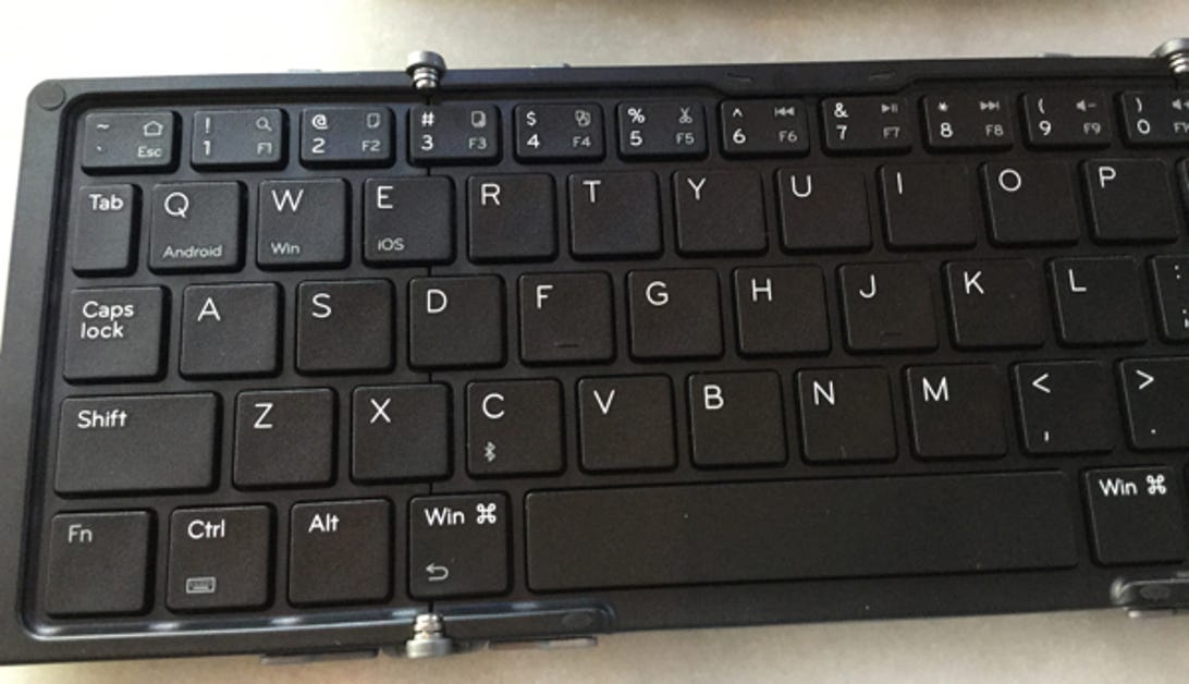 08-jorno-keyboard-left-closeup.jpg