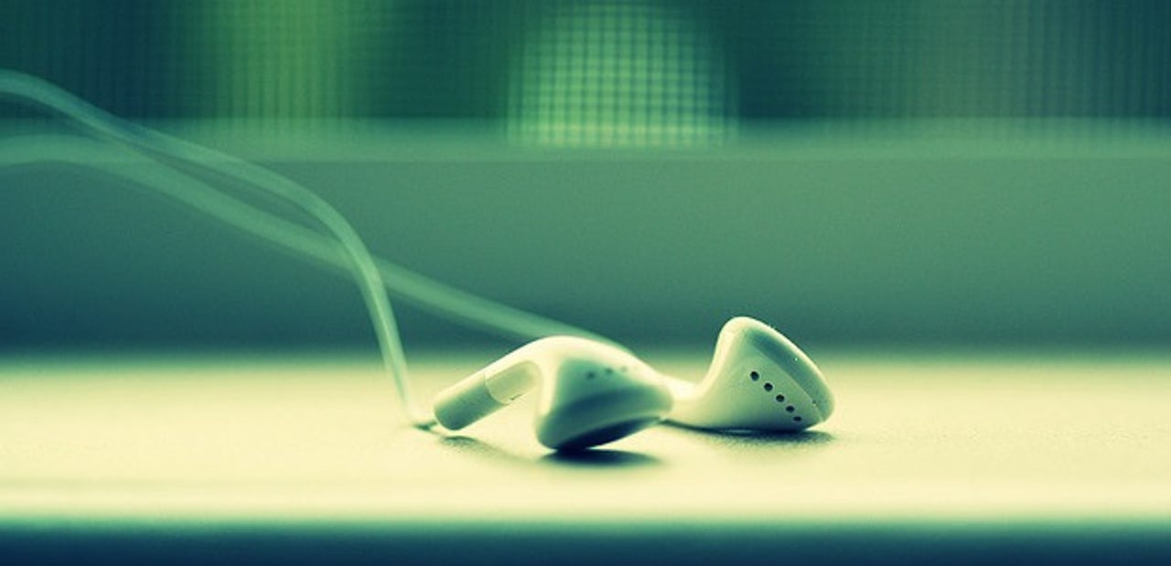 itunes-ipod-headphones-lc-zaw2.jpg
