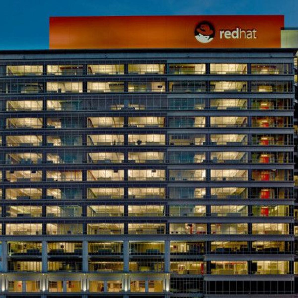 Red hat 7. Red hat офис. Red hat Headquarters. Red hat Headquarters December. Red hat 7 фото.