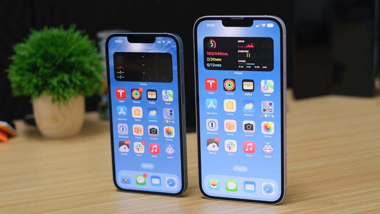 iPhone 14 and iPhone14 Plus next to each other.