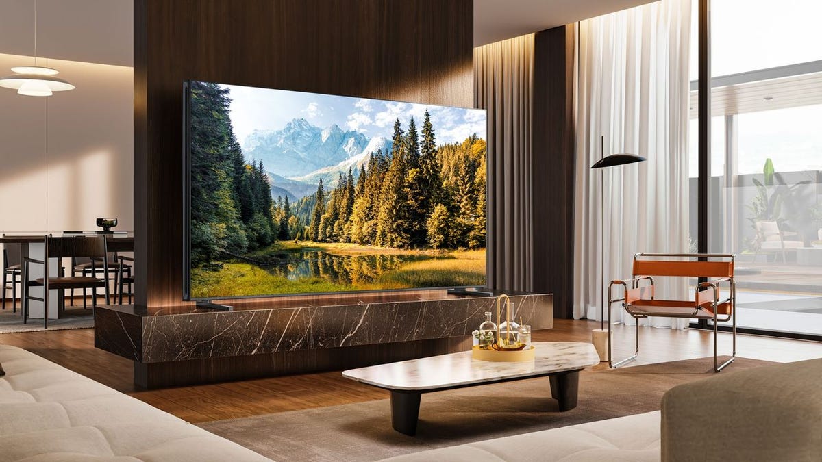 TCL QM8 mini-LED TV at CES 2023: a 98-inch giant with a built-in subwoofer