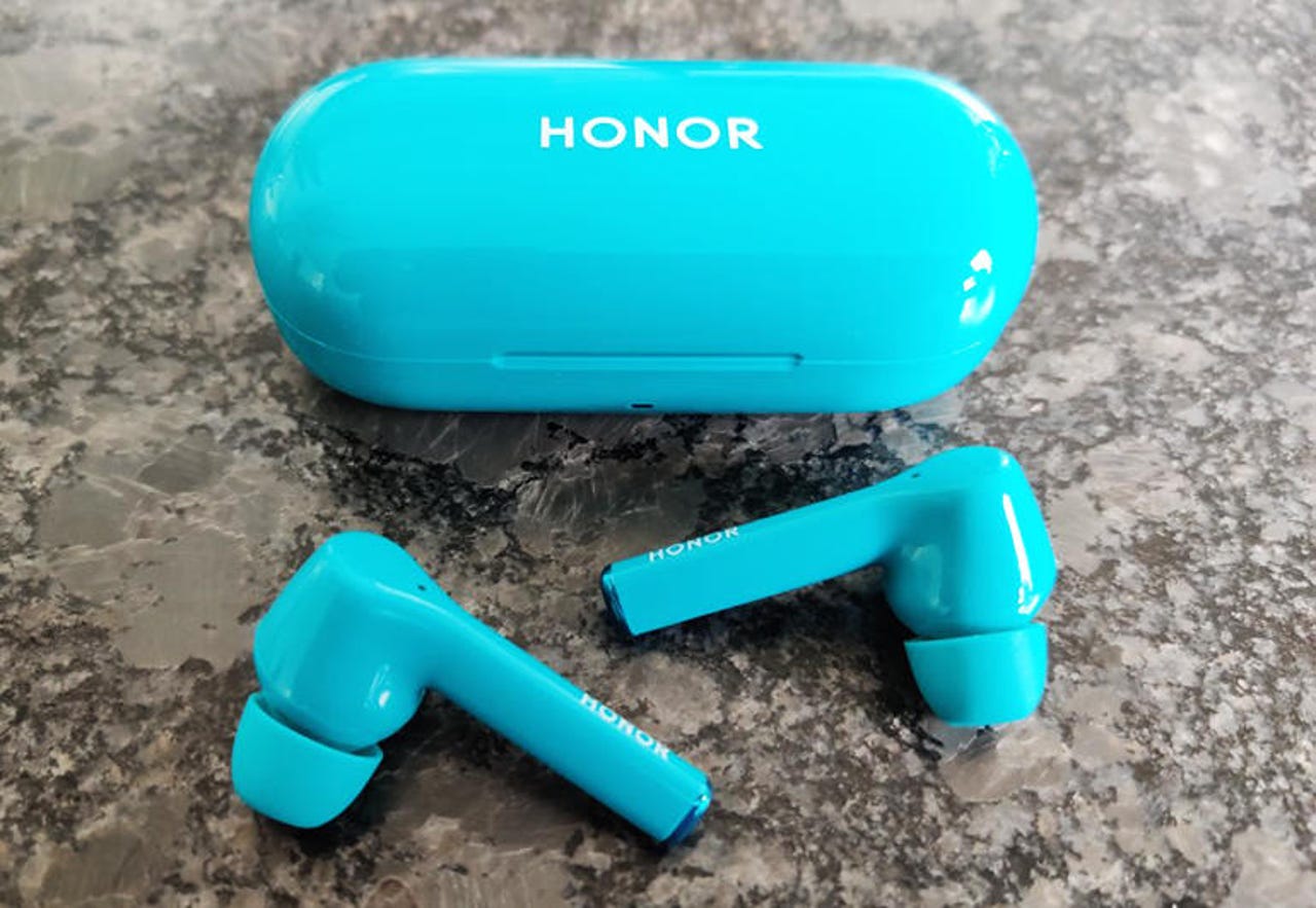 honor-magic-earbuds-buds-with-case.jpg