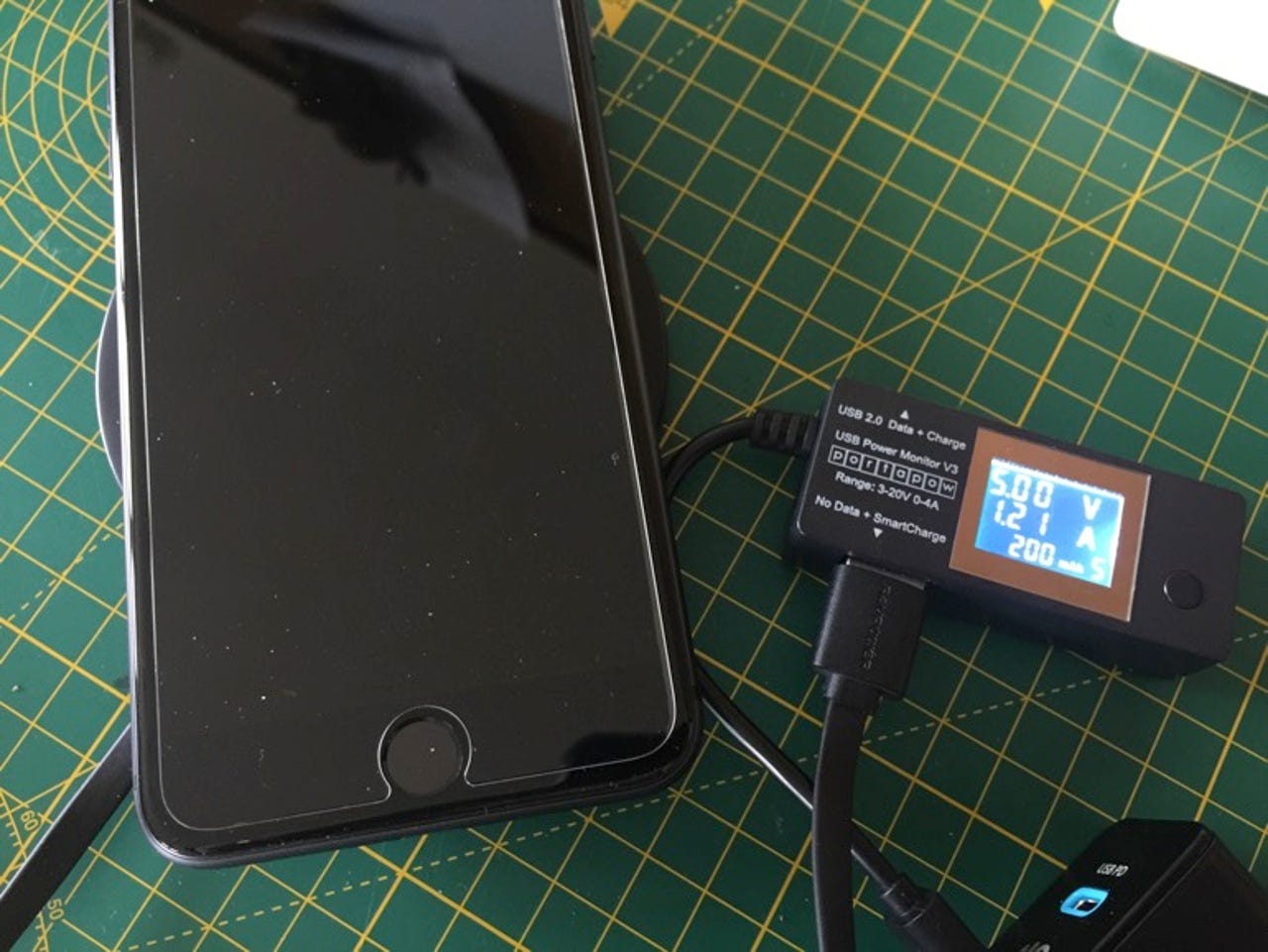 Wireless charging using RAVPower 15W charging pad (without case)
