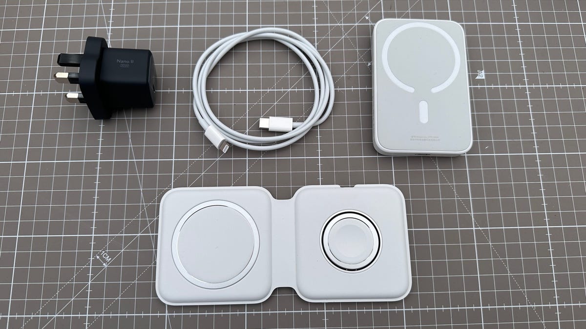 Parts of the portable charging kit spread out on brown background.
