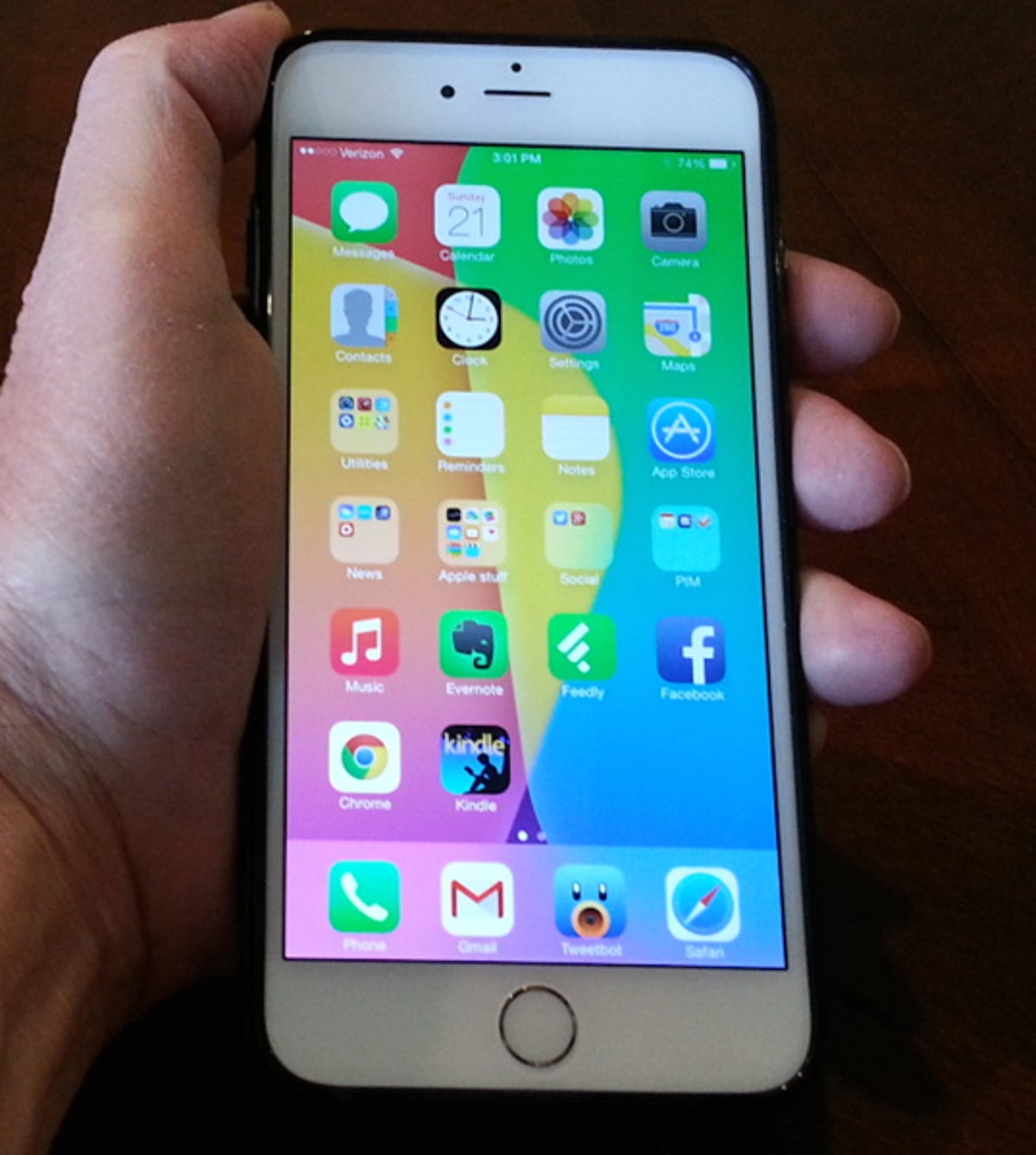 05-iphone-6-plus-sized-in-hand.jpg