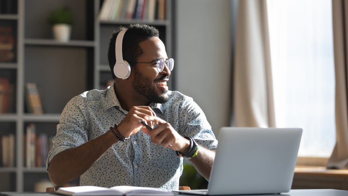 How to connect Bluetooth headphones to a Mac