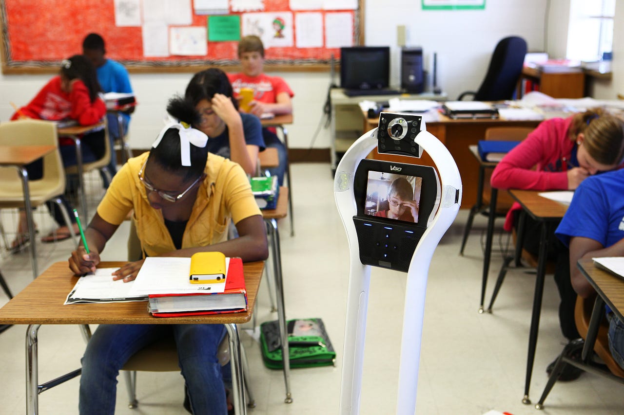 student virtually attends class