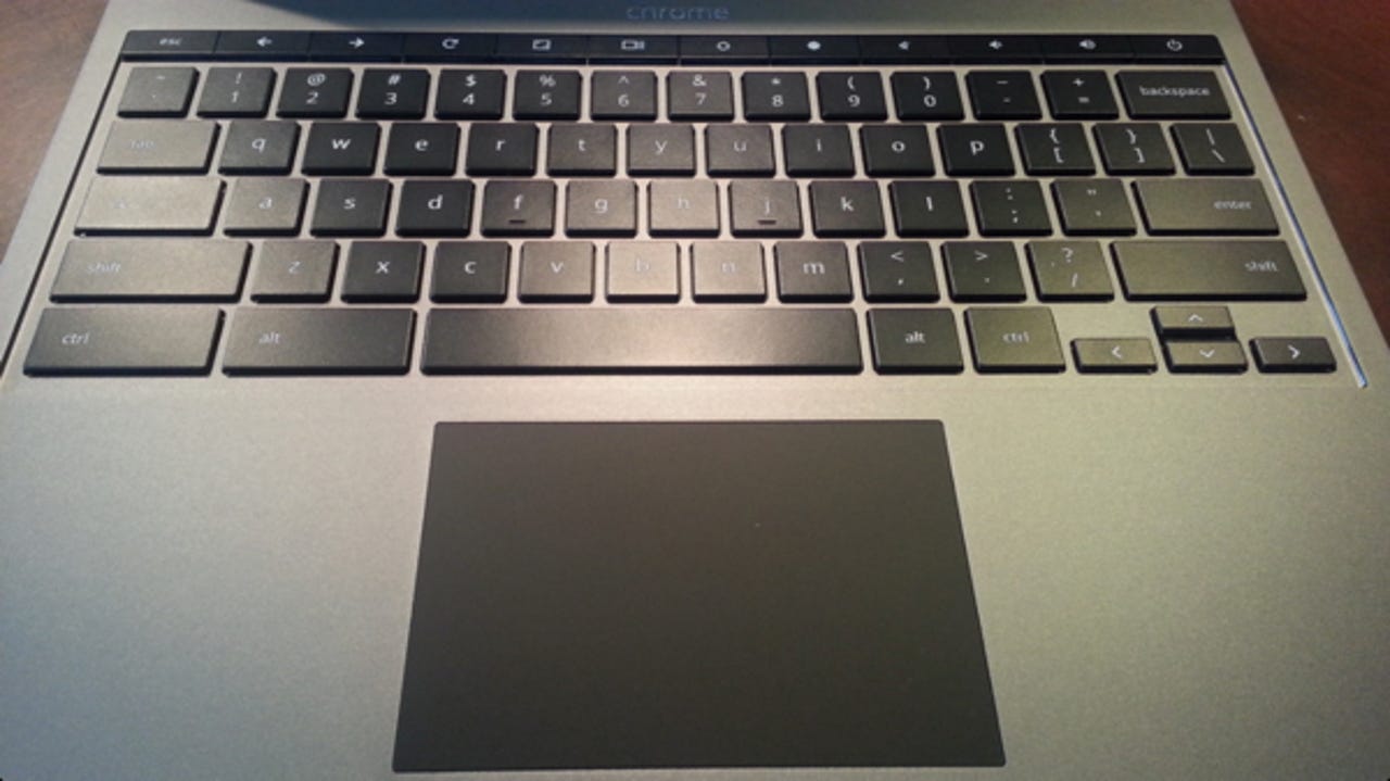 08-keyboard-trackpad.jpg