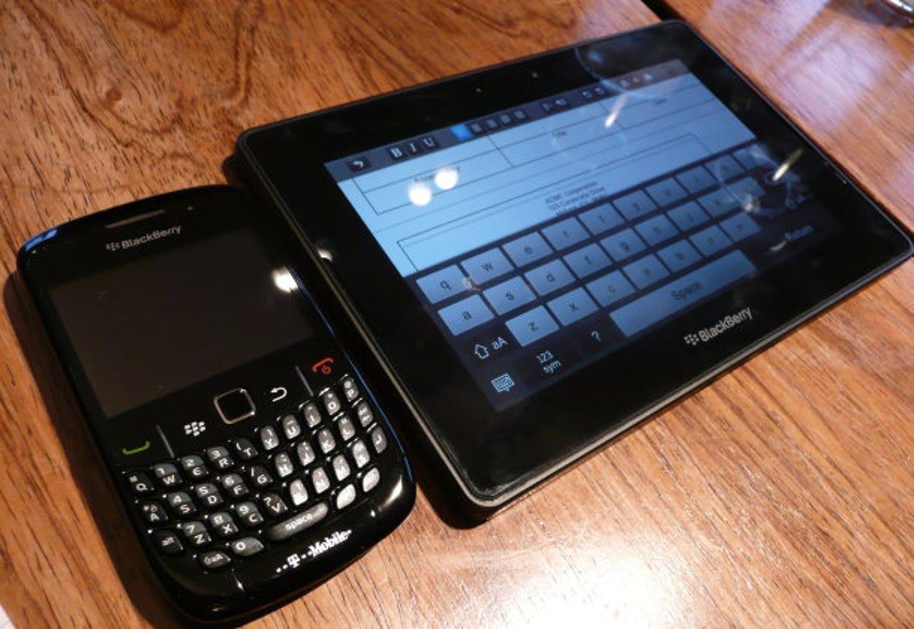 40154193-8-610-420-blackberry-playbook-blackberry-curve.jpg